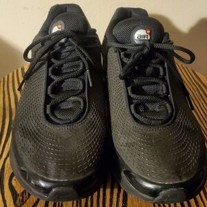 Nike Men's Black Air Max Sneakers